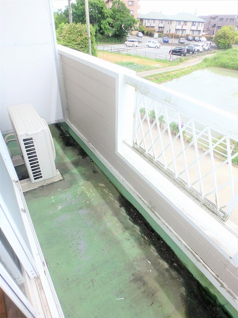 バルコニー　東向きで朝日が差し込みます