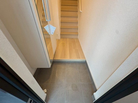 玄関　※別部屋の写真です。