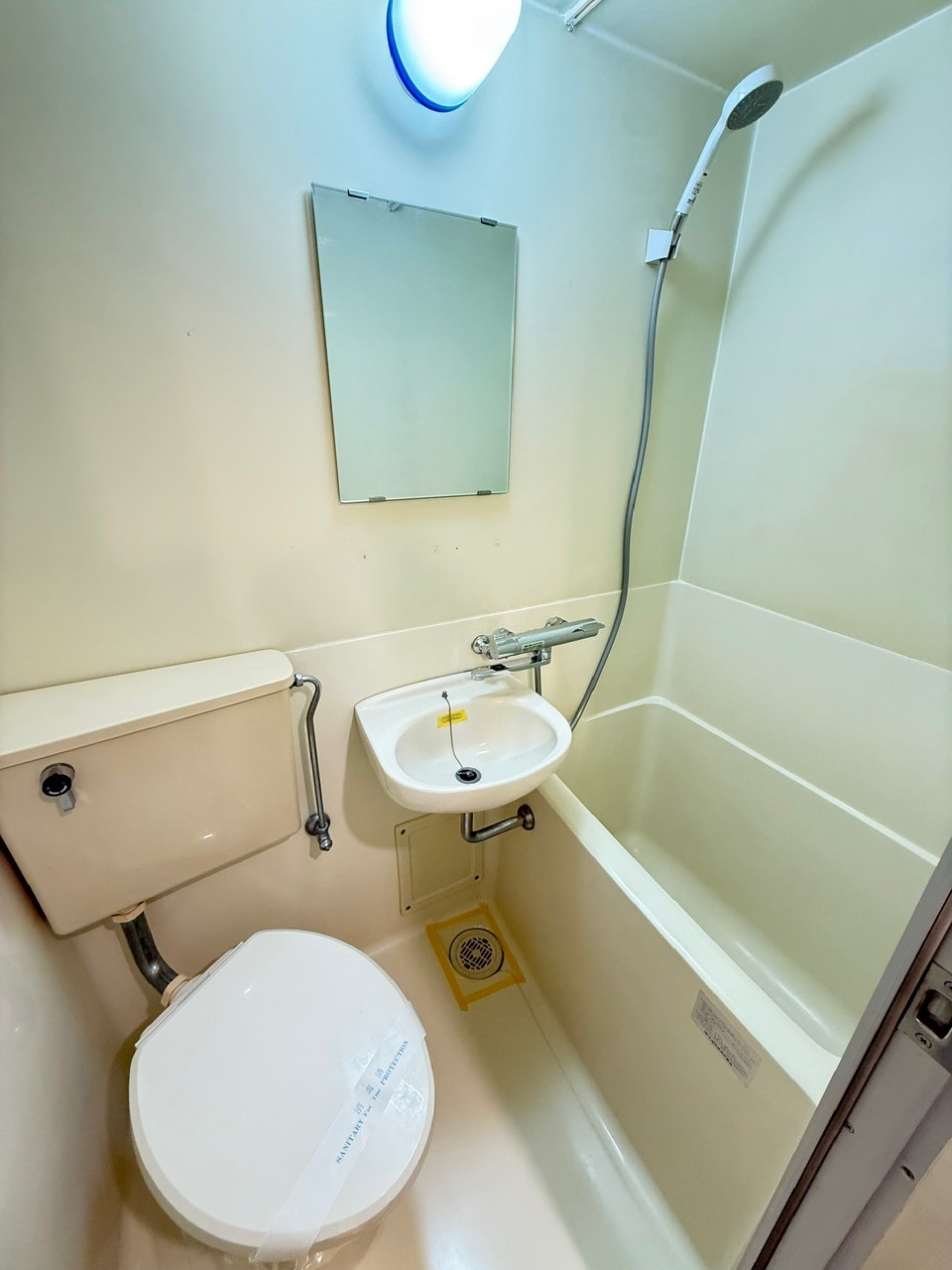 バス・シャワールーム　落ち着いた空間のお風呂です