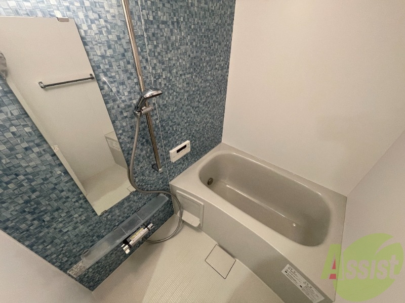 バス・シャワールーム　浴室はキレイで清潔感もあり浴槽は広いです。