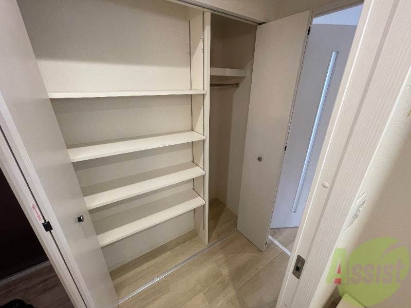 収納　収納は広く大きいので日用品も収納可能です。