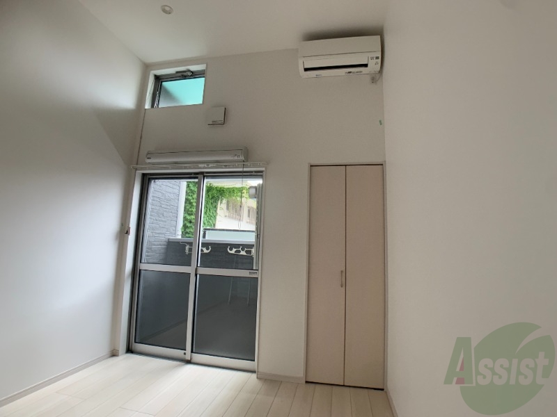 居室・リビング　６帖の洋室です。生活のメインとなる部屋ですね。