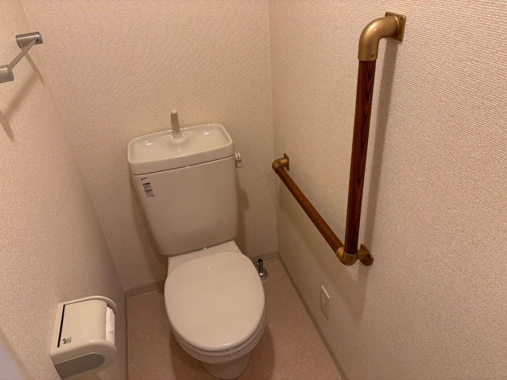 トイレ　セジュール上飯田  (写真間取り反転タイプ)