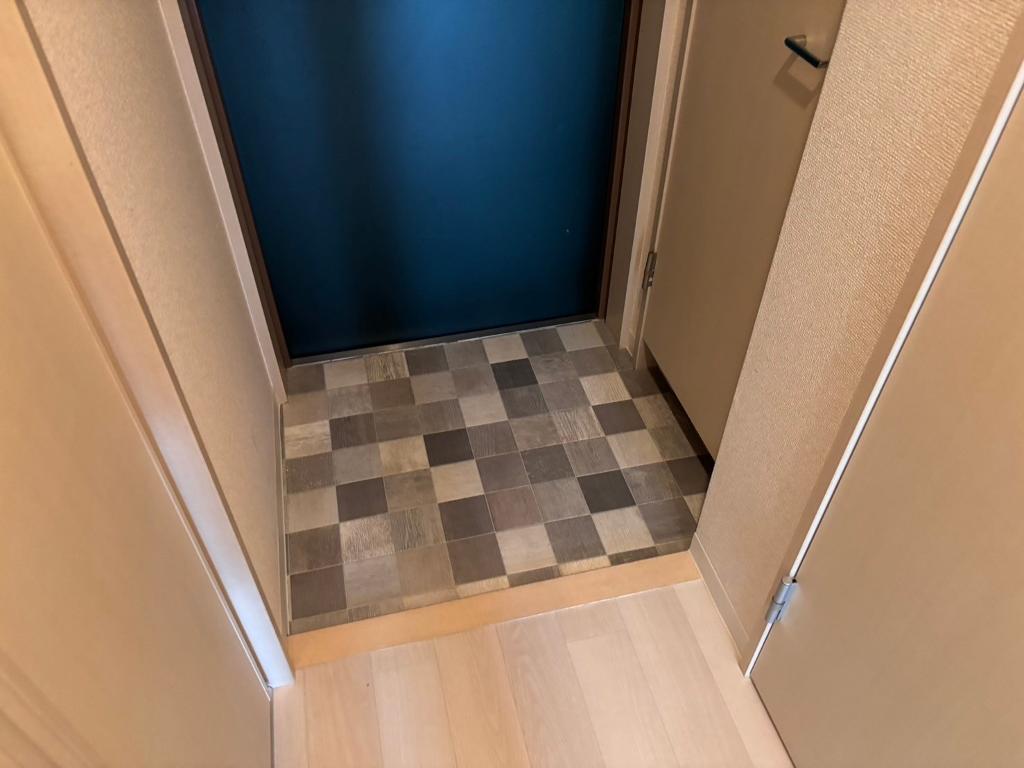 玄関　セジュール上飯田  (写真間取り反転タイプ)