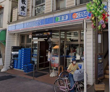 コンビニ　ローソン 巣鴨四丁目店（コンビニ）まで153m
