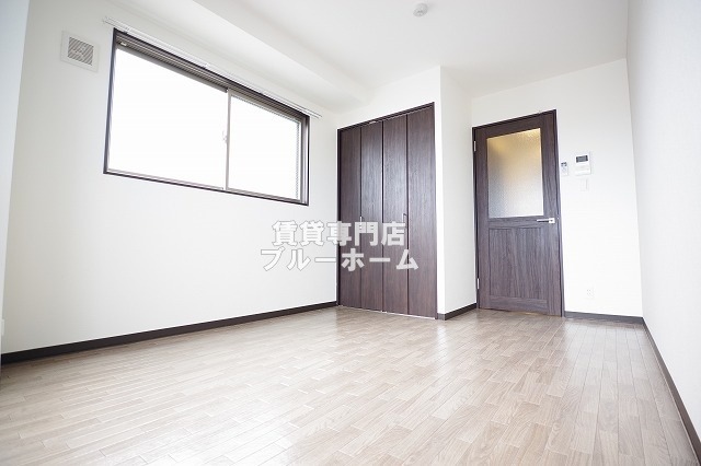 その他部屋・スペース　別角度からの洋室です！