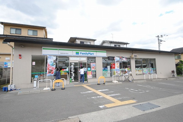 コンビニ　ファミリーマート京都岩倉中町店（コンビニ）まで333m