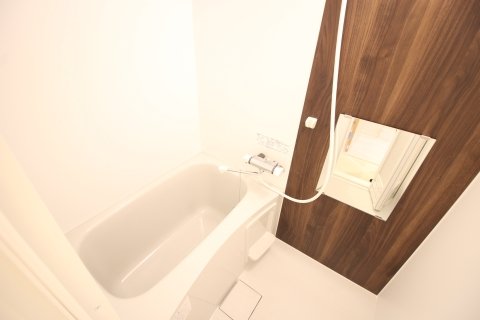 バス・シャワールーム　コンパクトで使いやすいお風呂です