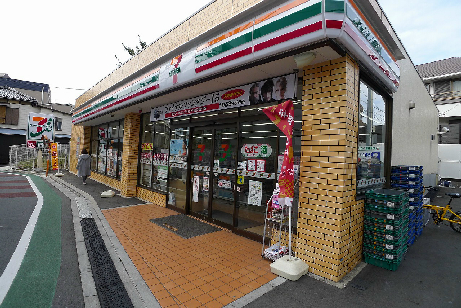 コンビニ　セブンイレブン 世田谷区役所前店（コンビニ）まで61m