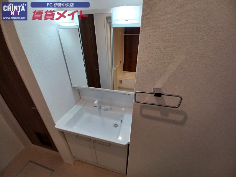 洗面設備　同型参考写真