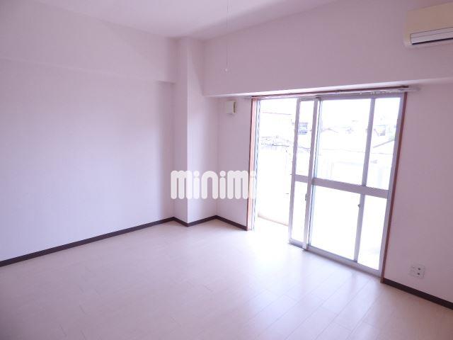 居室・リビング　間口が広く使いやすいお部屋ですね。