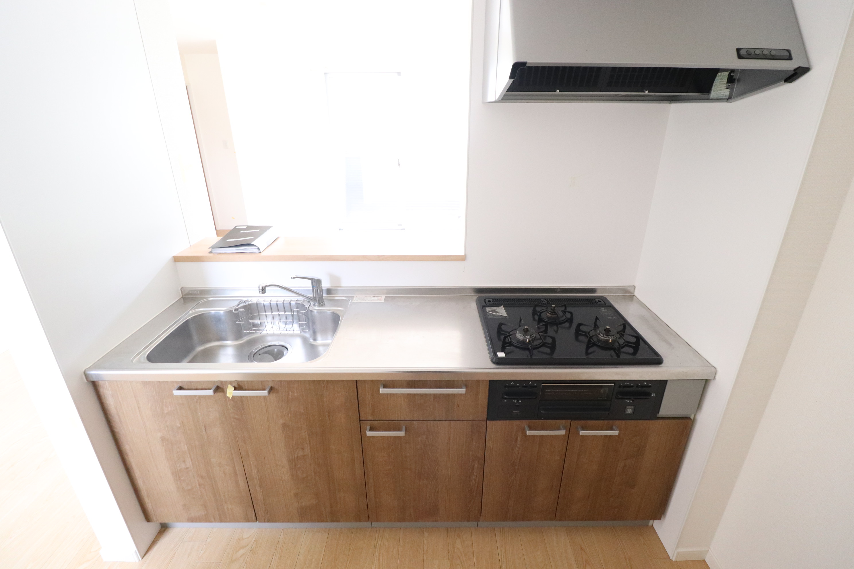 キッチン　3口コンロ付きの便利なキッチン♪