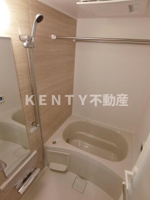 バス・シャワールーム　コンパクトで使いやすいお風呂です