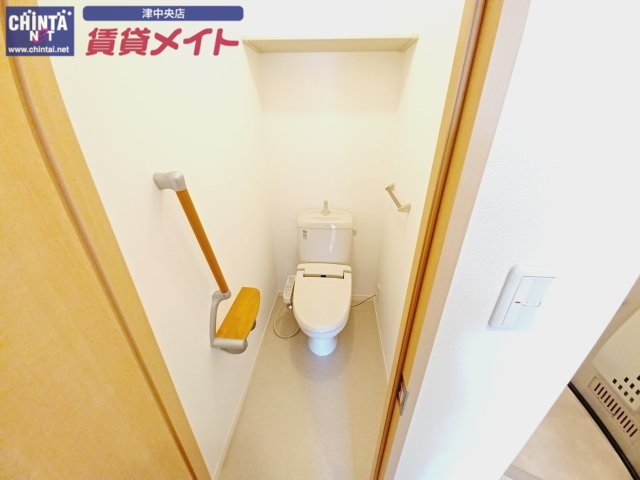 トイレ　同型参考写真