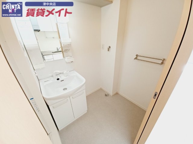 洗面設備　同型参考写真