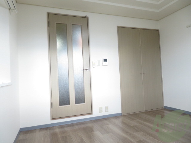 その他部屋・スペース　白さが清潔感を出してくれます。お部屋も明るいですね。