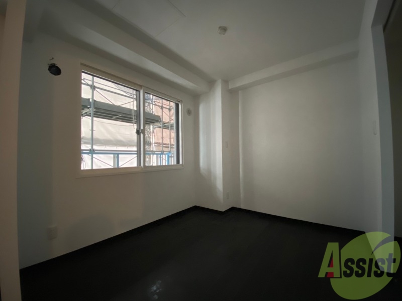 その他部屋・スペース　寝室はこちらです。光が差し込む、温かみのあるお部屋です