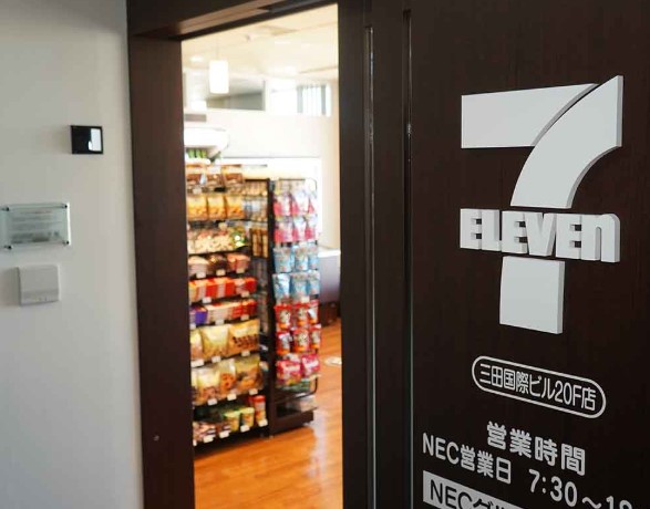 コンビニ　セブンイレブン三田国際ビル店（コンビニ）まで339m