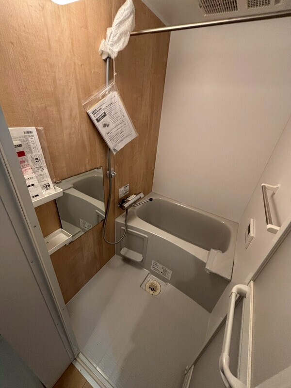バス・シャワールーム　落ち着いた空間のお風呂です