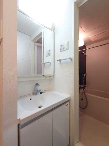 洗面設備　※別部屋の参考写真です。