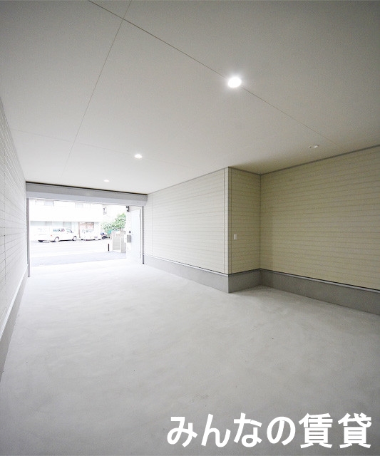 駐車場　★専用ガレージで愛車も安心♪★