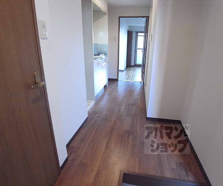 その他部屋・スペース　玄関から部屋の廊下です。