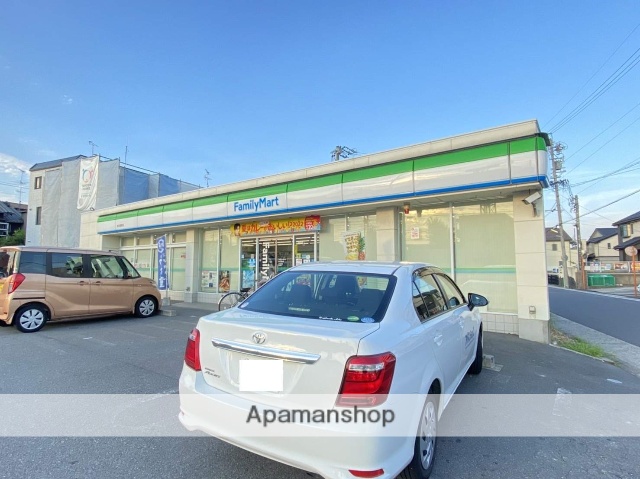 コンビニ　ファミリーマート（コンビニ）まで119m