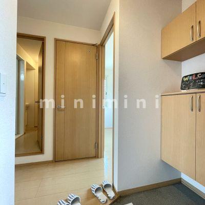 玄関　※写真は別号室のものですので現状優先とさせていただきます