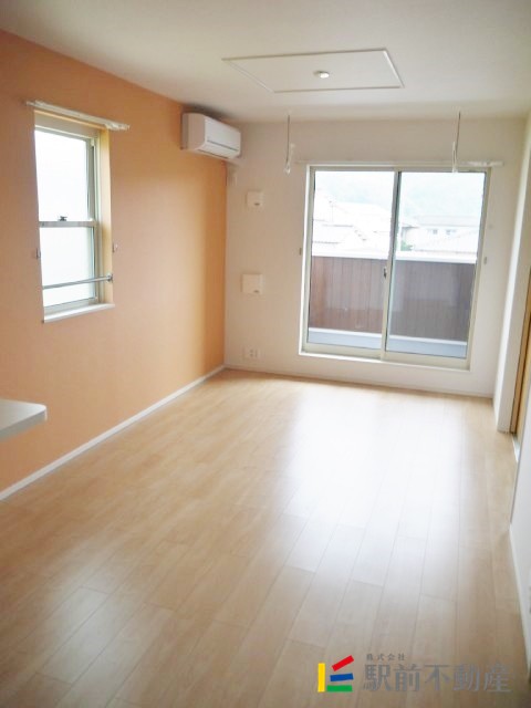 居室・リビング　南向きの明るいリビングです