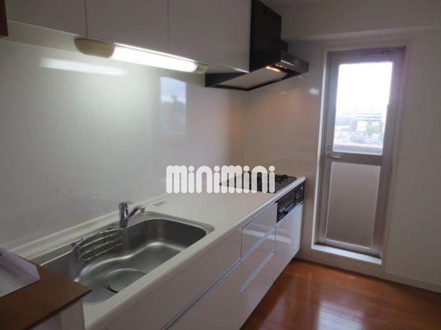 キッチン　３口のガスコンロ