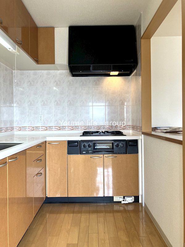 キッチン　システムキッチンでホームパーティーもできちゃうくらい広いです