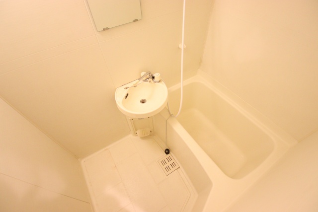 バス・シャワールーム　※別部屋参考写真となります※