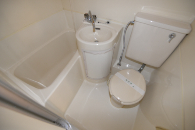 バス・シャワールーム　落ち着いた空間のお風呂です