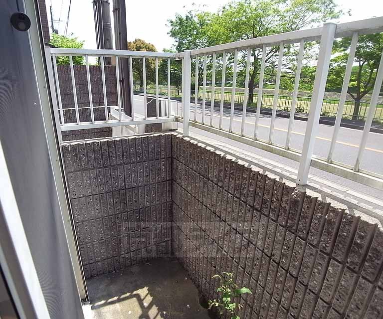 バルコニー　目の前に賀茂川が流れています。