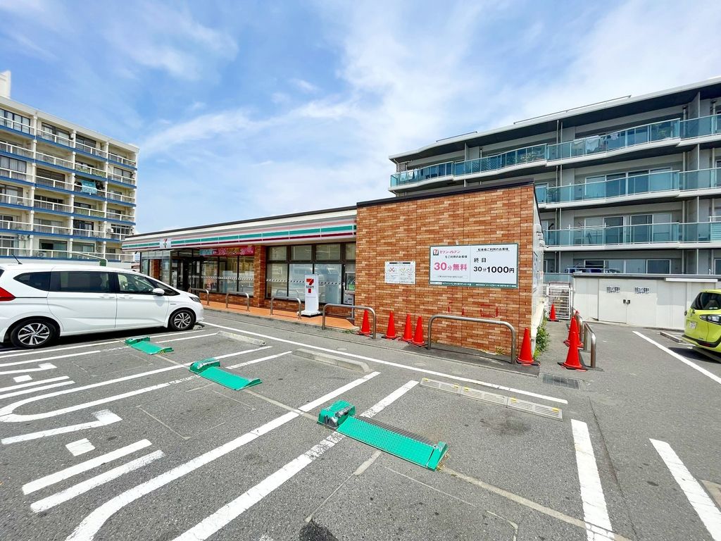コンビニ　セブンイレブン茅ヶ崎サザンビーチ店（コンビニ）まで250m