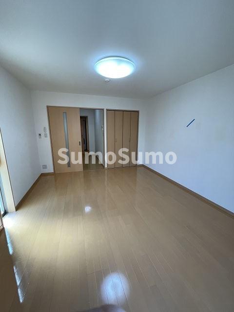 その他部屋・スペース　広くて明るい寝室