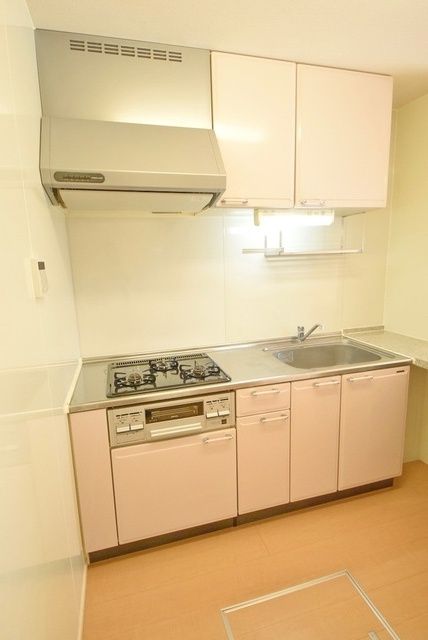 キッチン　☆火力の強い3口コンロ付き☆