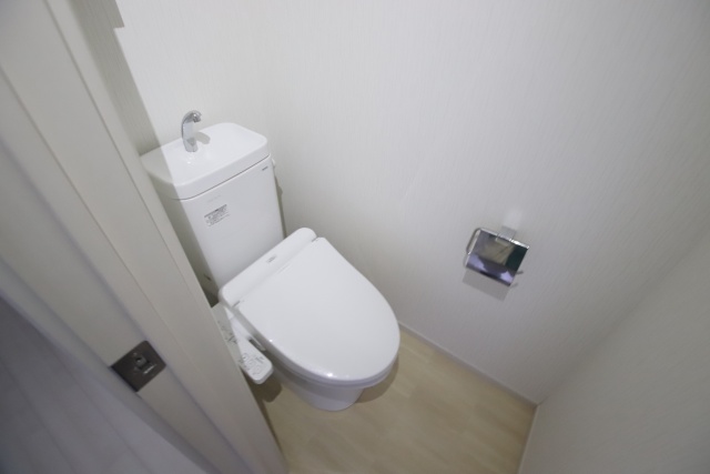 トイレ　※別室の参考写真の為、現況優先です。