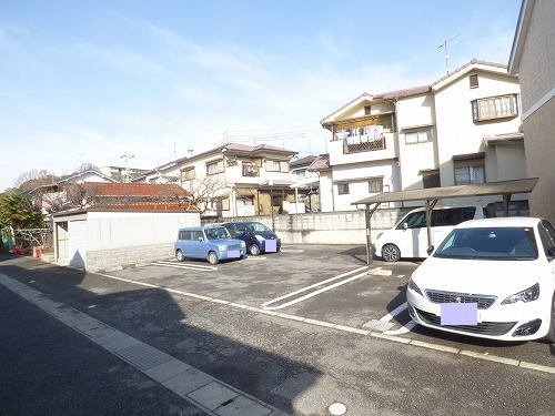 駐車場　車をお持ちの方に嬉しい駐車場付きの物件です