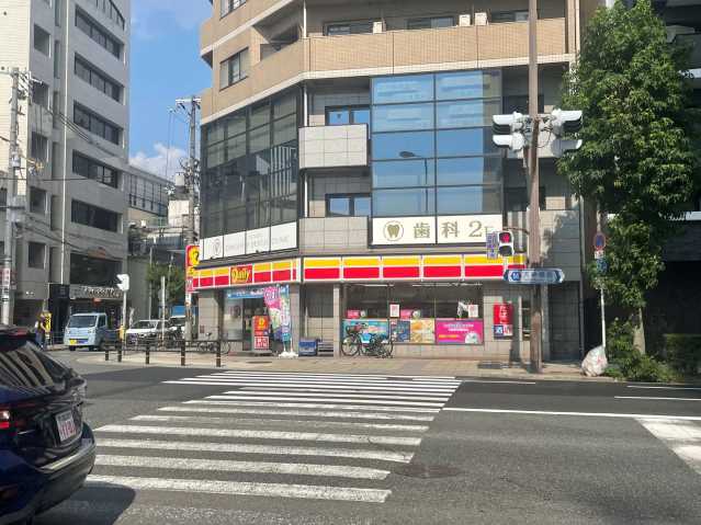 コンビニ　デイリーヤマザキ（コンビニ）まで314m