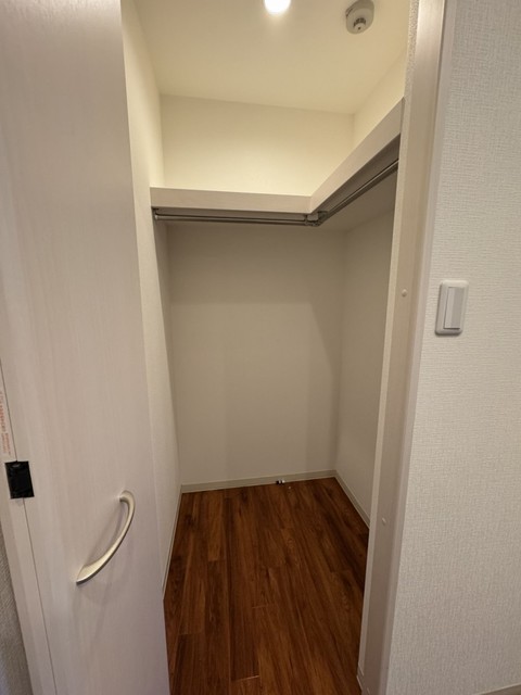 収納　服が多い方も安心のウォークインクローゼット！※同建物別部屋