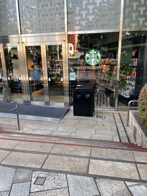 飲食店　スターバックス（飲食店）まで650m