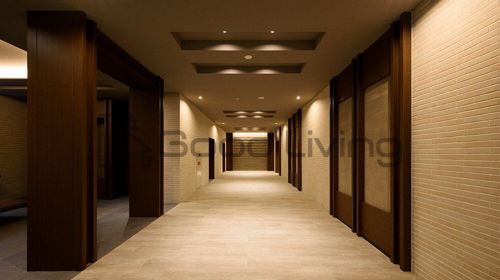 エントランス　オートロック付きで不審者シャットアウト