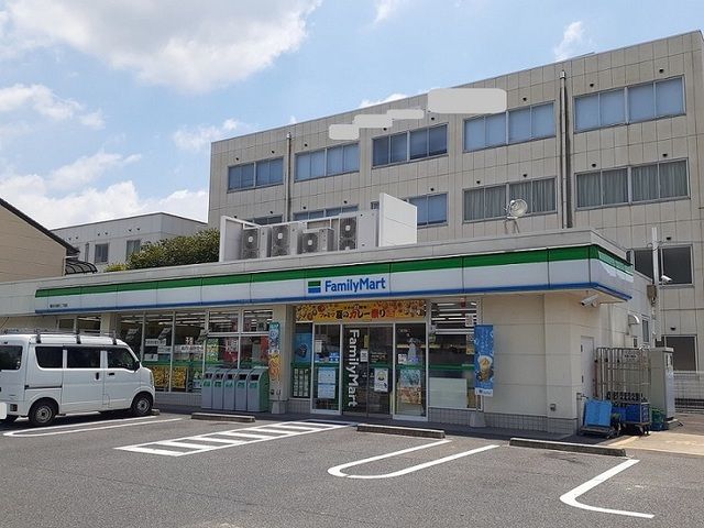コンビニ　ファミリーマート（コンビニ）まで1100m