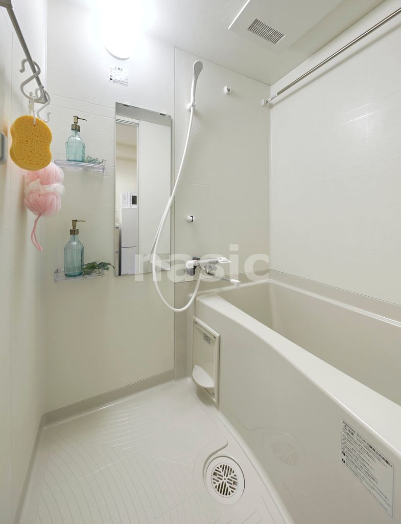 バス・シャワールーム　浴室（※モデルルームにつき小物はつきません）