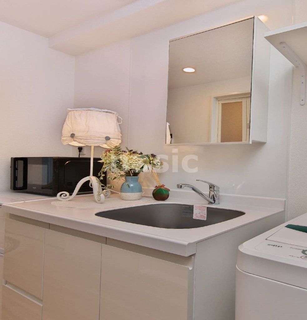 洗面設備　洗面化粧台（※モデルルームにつき小物はつきません）