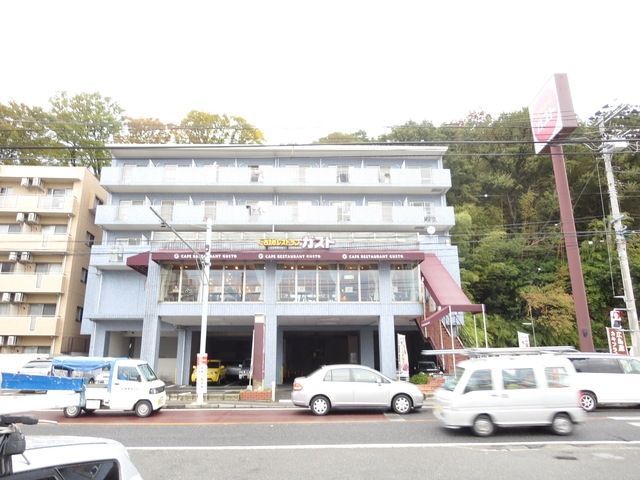 飲食店　ガスト生田駅前店（飲食店）まで328m