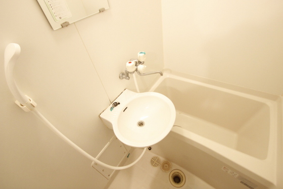 洗面設備　※別号室の写真です