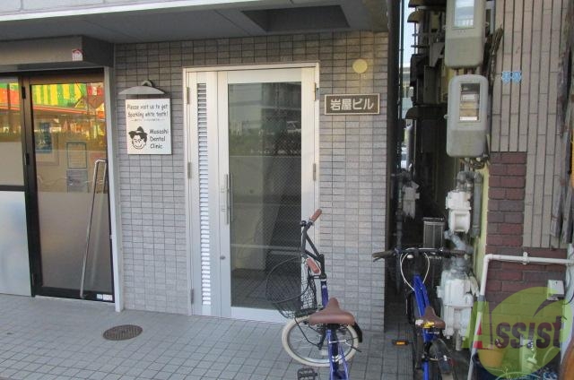 エントランス　マンション入り口はこんな感じです。