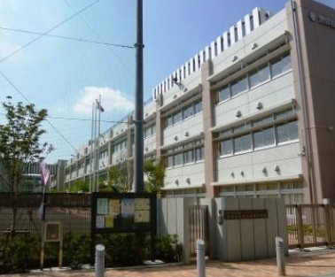 小学校　世田谷区立上北沢小学校（小学校）まで310m